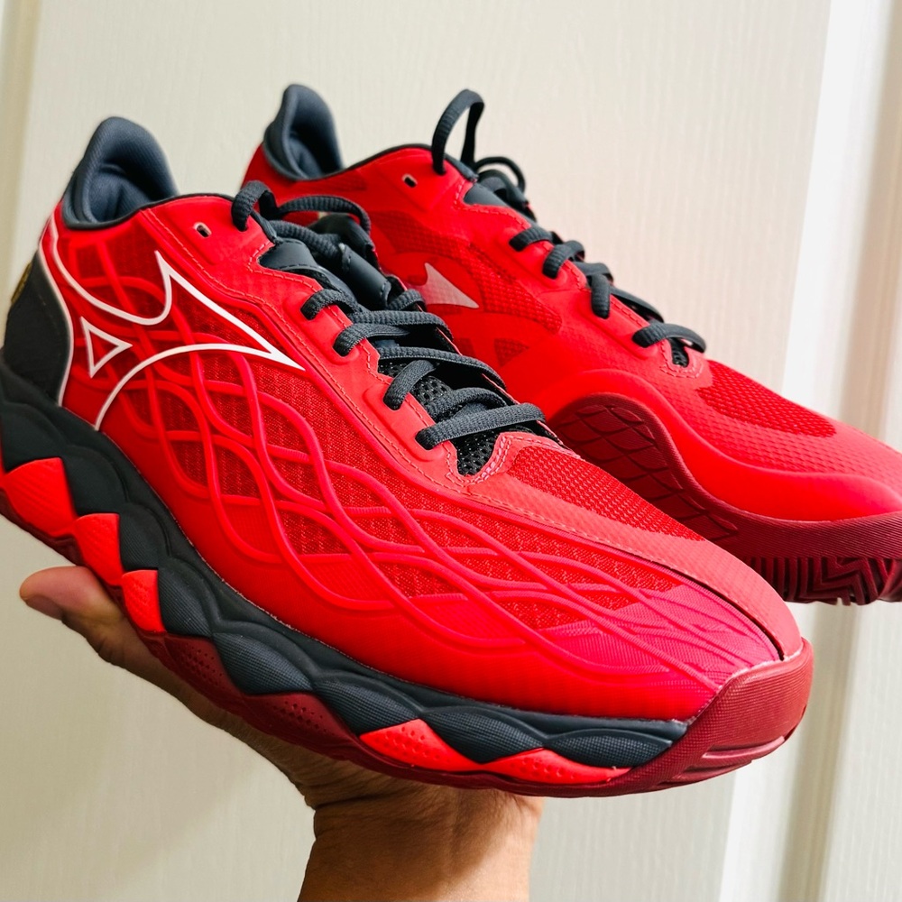 Men’s size 11.5 NWOT Red MIZUNO WAVE ENFORCE TOUR OC tennis and pickleball